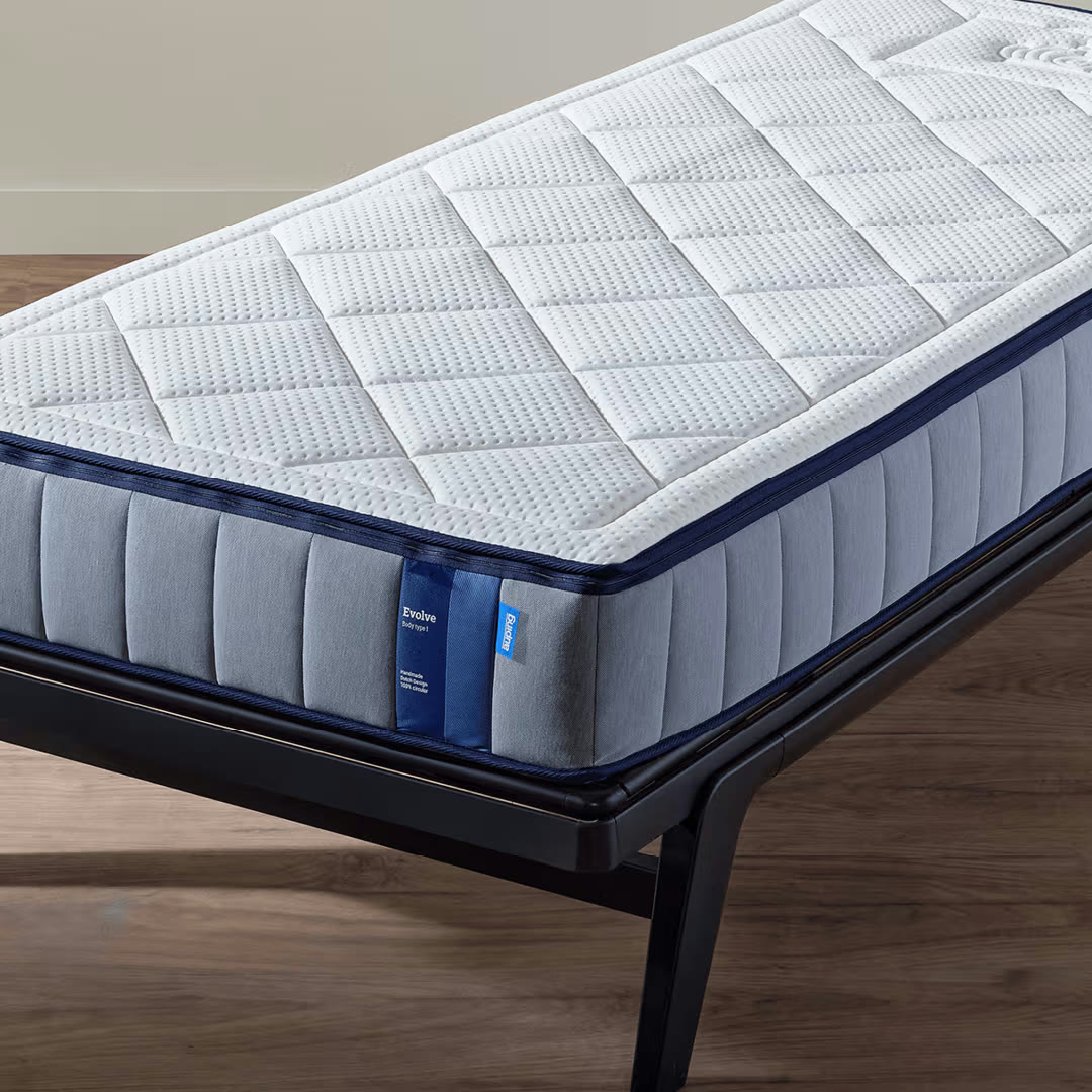 Auping Evolve matras op een bedframe